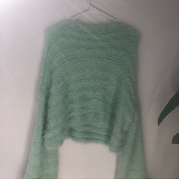 VESTIQUE women’s cropped fur long wide-sleeved sweater size small - Picture 5 of 6